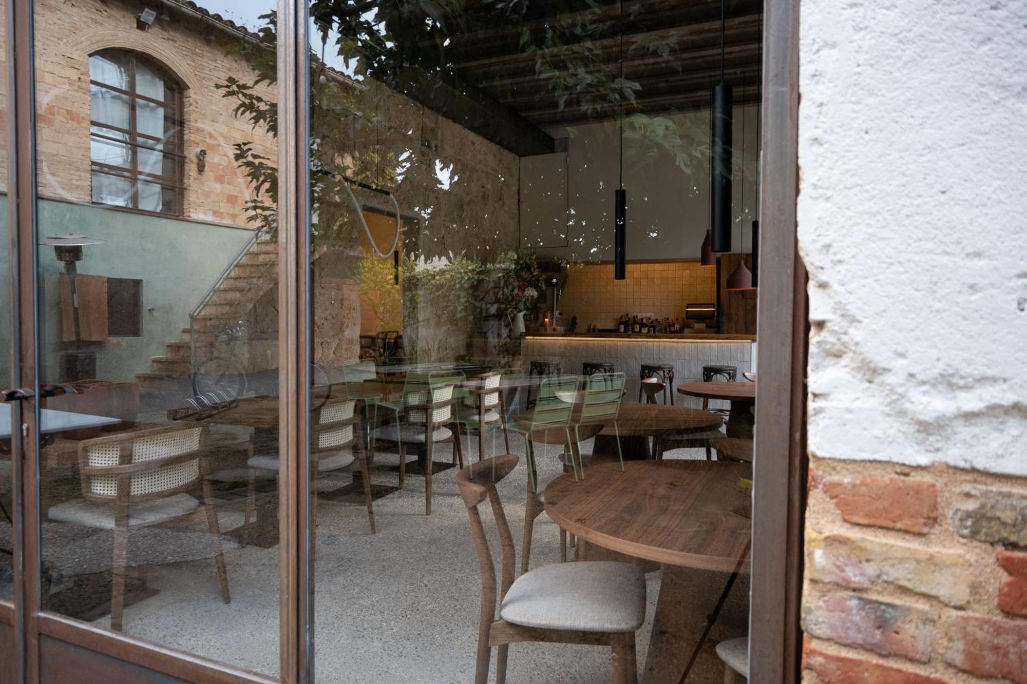 Flora Bed & Breakfast